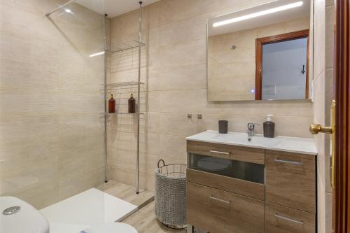 SF Carihuela Luxury Suite的一间浴室