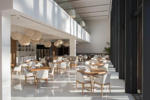 Aroeira Lisbon Hotel - Sea & Golf餐厅或其他用餐的地方