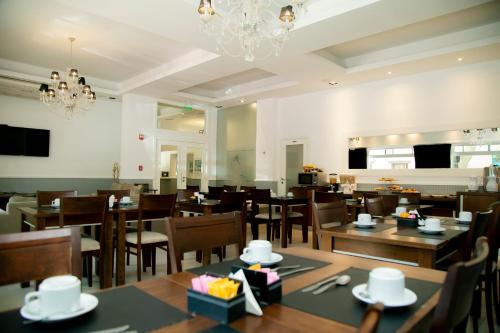 马德普拉塔里贝拉苏尔酒店餐厅或其他用餐的地方