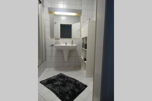 Qonroom - as individual as you - Oeynhausen City的一间浴室