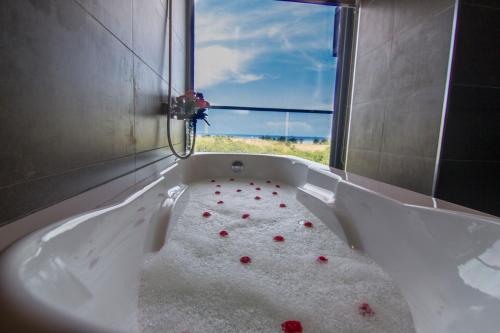 金色海湾酒店 的一间浴室
