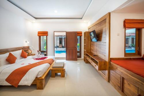 塞米亚克The Salila Beach Resort的一间卧室配有一张床和一台平面电视