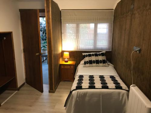 卢安科酒店客房内的一张或多张床位