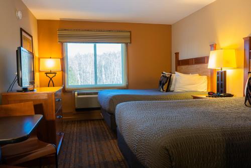 The Black Bear Lodge at Stratton Mountain Resort客房内的一张或多张床位