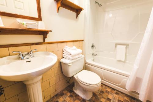 乐广场酒店的一间浴室