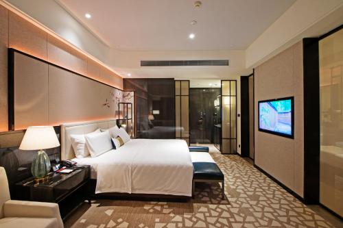 润邦国际酒店客房内的一张或多张床位