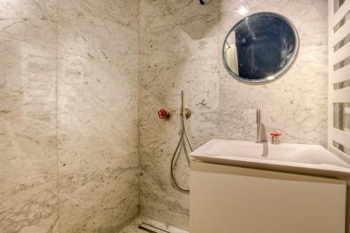 Prestigieux Appartement Pied Piste Luc Alphand 80 M2 Serre Chevalier Chantemerle的一间浴室