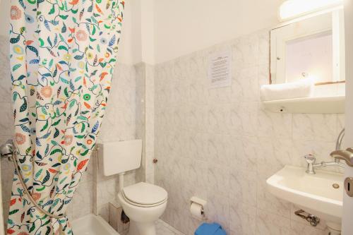 Villa Rosa Apartments的一间浴室