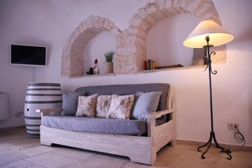 Trulli Holiday Albergo Diffuso的休息区