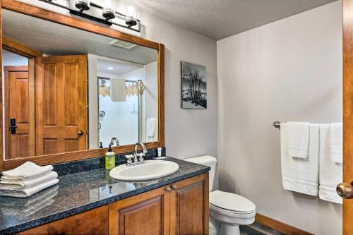 Solitude Mountain Resort Condo at Lift Base!的一间浴室