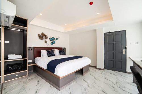 RoomQuest Sukhumvit36 BTS Thonglor客房内的一张或多张床位