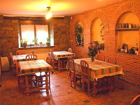Hotel Rural El Rincón de Gadea餐厅或其他用餐的地方