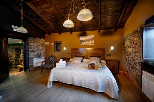 Hotel Tejera del Nalon客房内的一张或多张床位