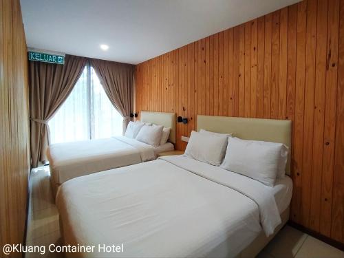 Kluang Container Swimming Pool Hotel客房内的一张或多张床位