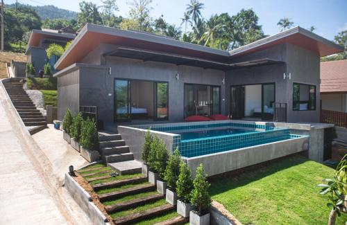 通奈潘海滩T villas的后院带游泳池的房子