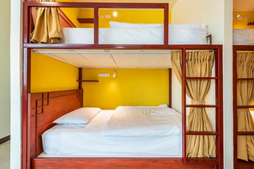 Scala Hostel客房内的一张或多张双层床