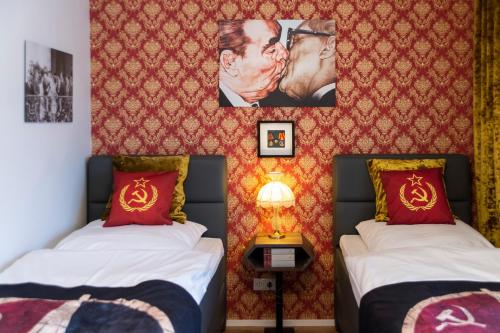 莱茵兰德酒店客房内的一张或多张床位