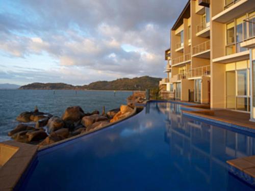 1213/146 Sooning street, Nelly Bay, Magnetic Island. Qld 4819. One Bright Point.内部或周边的泳池