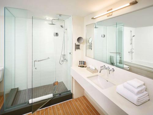 多伦多旺市中心诺富特酒店 的一间浴室