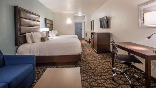 Best Western Crater Lake Highway White City/Medford客房内的一张或多张床位