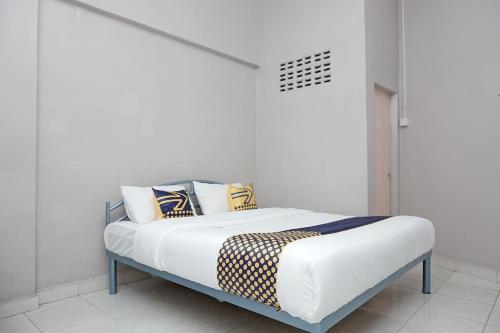 SUPER OYO 2200 Hotel Gunung Sari客房内的一张或多张床位
