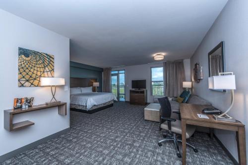Staybridge Suites Charleston - Mount Pleasant, an IHG Hotel的休息区
