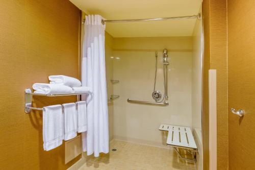 Holiday Inn Los Angeles Gateway-Torrance, an IHG Hotel的一间浴室