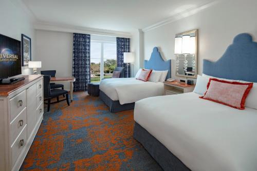奥兰多洛伊斯波托菲诺湾酒店的酒店客房设有两张床和电视。