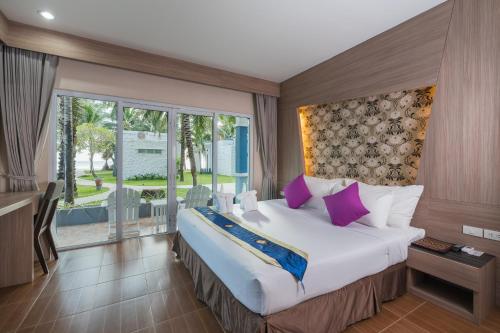 昭佬托桑海滩飯店客房内的一张或多张床位