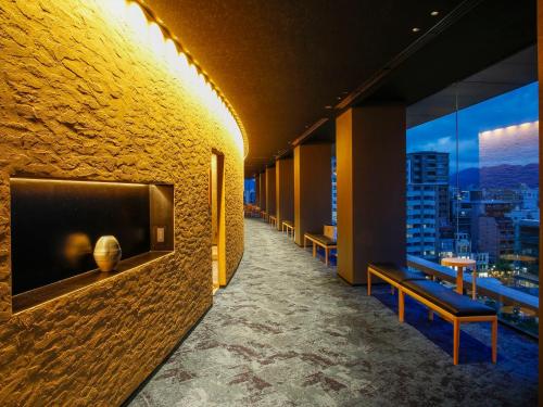 京都本能寺酒店的市景建筑走廊