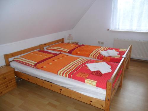 乌曼茨Ferienwohnung的双床间设有2张单人床。