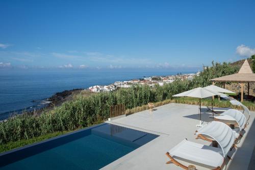 Sul Villas & Spa - Azores内部或周边的泳池