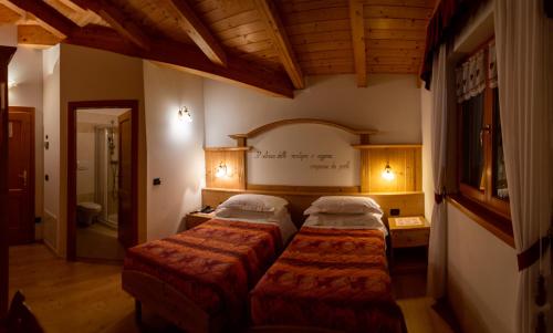 Hotel Garnì Sant'Antonio con Spa客房内的一张或多张床位