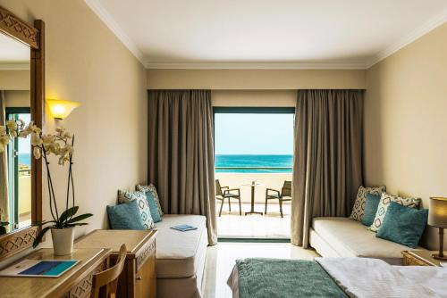 吉奥塔略Mitsis Rodos Maris的酒店客房享有海景