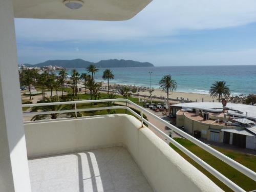 卡拉米洛FeWo Mallorca-ideal - Mercedes的享有海滩美景的阳台