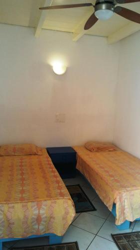 Hostels Holiday Cape Verde客房内的一张或多张床位