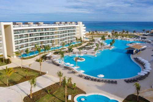 Ocean Coral Spring Resort - All Inclusive内部或周边泳池景观