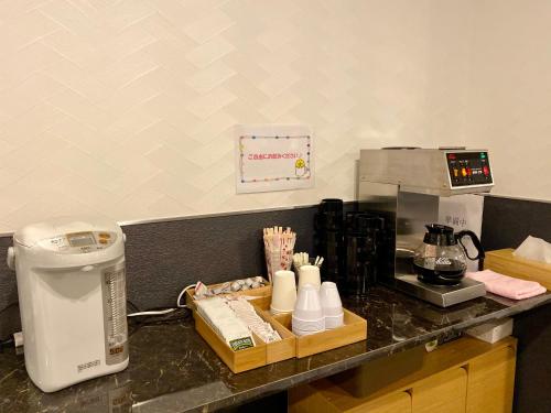 Hotel Chuo Bridge的咖啡和沏茶工具