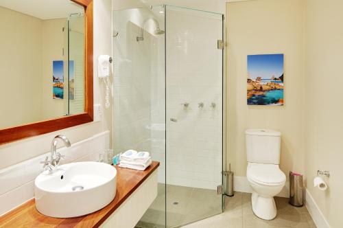 亚林加普贝壳酒店的一间浴室