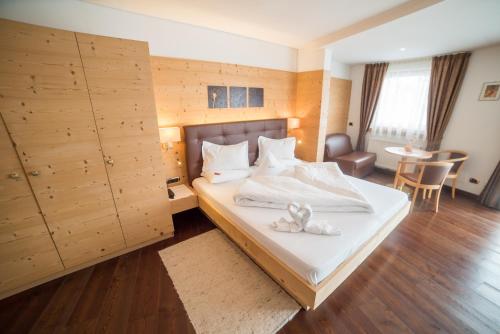 Hotel Pra Tlusel客房内的一张或多张床位
