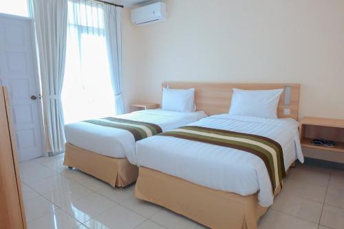 Whiz Residence Darmo Harapan Surabaya客房内的一张或多张床位