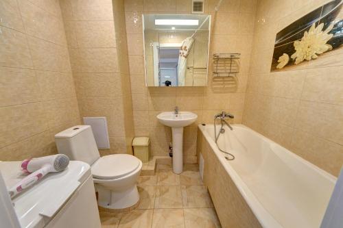Excellent apartment Druzhby Narodov boulevard 3a. Lybedskaya metro station的一间浴室