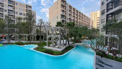 La Casita pool access condo HuaHin内部或周边的泳池