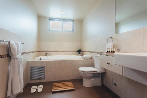 林肯港口酒店的一间浴室