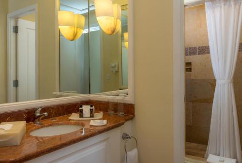 Pueblo Bonito Rose Resort & Spa - All Inclusive的一间浴室