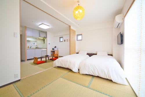 Apartment HOTEL KIRO Kyoto STATION客房内的一张或多张床位