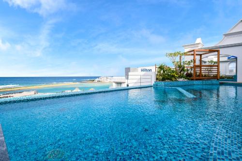 Lequ Okinawa Chatan Spa ＆ Resort内部或周边的泳池