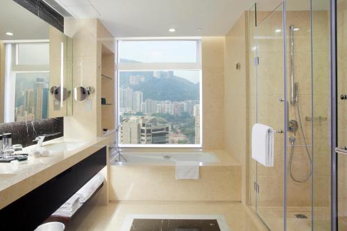 香港铜锣湾皇冠假日酒店的一间浴室