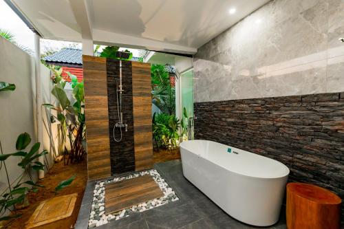Maneh Villa Langkawi - Private Pool的一间浴室