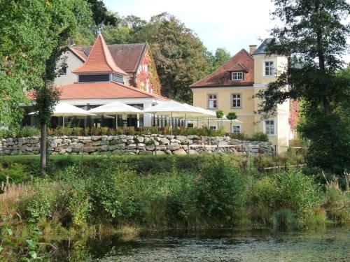 Landschloss Ernestgrün picture 1